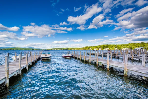 Docks on Lake Winnipesaukee in Weirs Beach, Laconia, New Hampshi — Stock Photo, Image