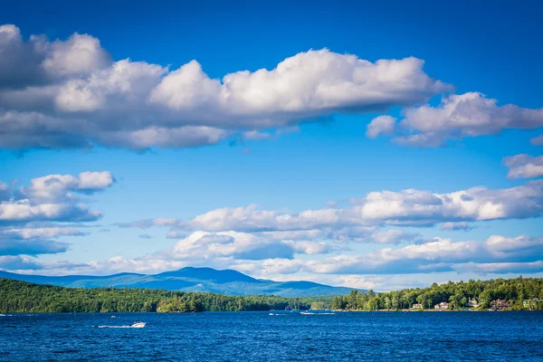 Cordilleras y Lago Winnipesaukee en Weirs Beach, Laconia , —  Fotos de Stock