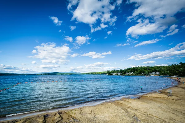 Vista de Endicott Rock Park Beach junto al lago Winnipesaukee en Wei —  Fotos de Stock