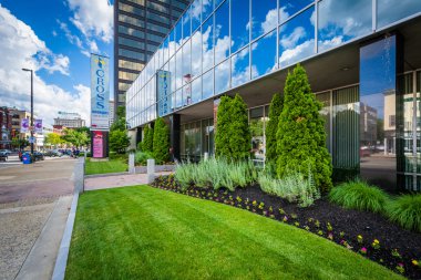 Manchester, New Hampshire şehir merkezinde modern bina.