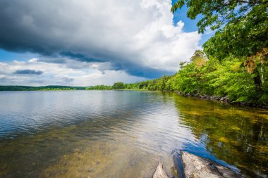 Massabesic Gölü kıyısında Rocks, Auburn, New Hampshire.
