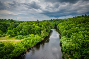 Piscataquog nehirden Pinard Street Bridge uygulamasında görünümünü 
