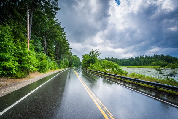 Londonderry Turnpike a Massabesic jezero po letní thun — Stock fotografie