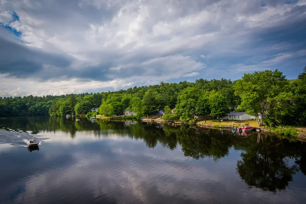 Floden Piscataquog, i Manchester, New Hampshire. — Stockfoto