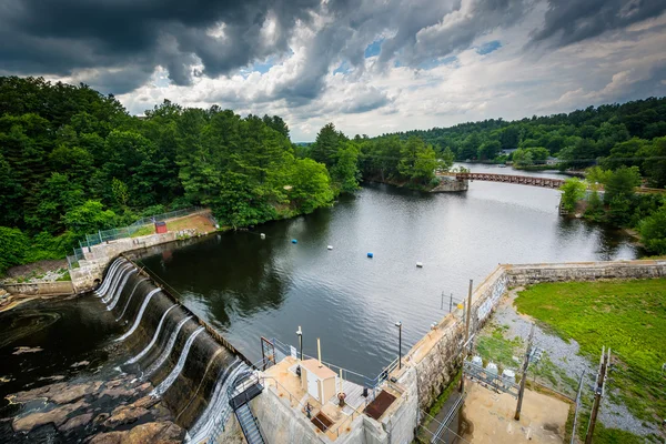 View of a dam on the Piscataquog River, from the Pinard Street B — Stock Photo, Image