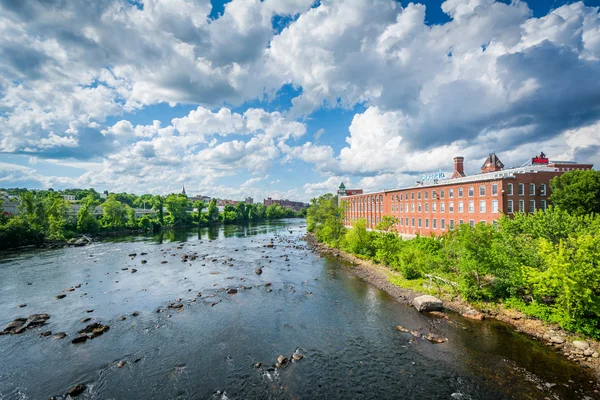 Widok na rzekę Merrimack, w centrum miasta Manchester, nowy Hampshi — Zdjęcie stockowe