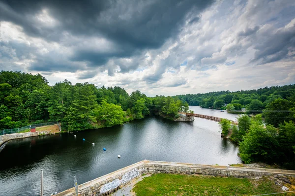 Piscataquog nehirden Pinard Street Bridge uygulamasında görünümünü — Stok fotoğraf