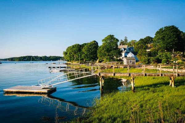 Doky a domy podél řeky Piscataqua, v novém hradě, Port — Stock fotografie