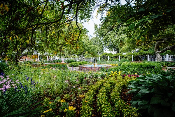 Zahrady v Prescott Park, v Portsmouthu, New Hampshire. — Stock fotografie