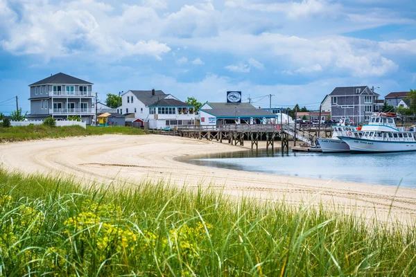 Häuser und Boote entlang des Hafens von Hampton, in Hampton Beach, neuer Schinken — Stockfoto