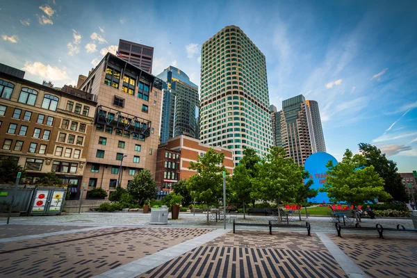 Parque e edifícios no Distrito Financeiro, em Boston, Massach — Fotografia de Stock