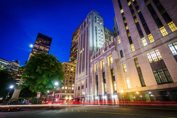 Edificios en la Plaza de Correos por la noche, en el Distr Financiero —  Fotos de Stock