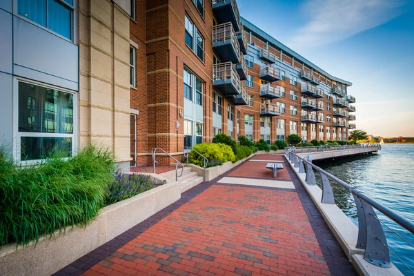 Pil Wharf, Kuzey sonunda, Boston, Boston Harborwalk