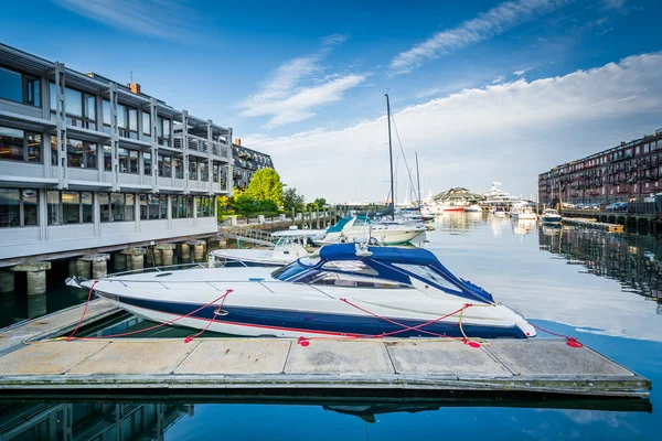 Ma Harborwalk Boston North End boyunca tekneler yanaştı — Stok fotoğraf