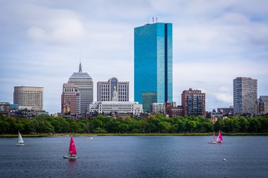 Charles River ve Back Bay Longfellow Bridg üzerinden görünümü