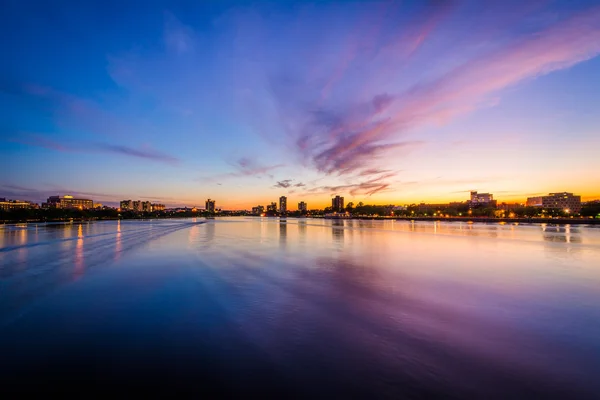 查尔斯河，从马萨诸塞州普格看落日 — 图库照片