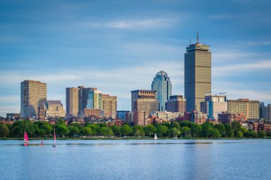 Charles River ve Back Bay Cambri gelen binalarda görünümü