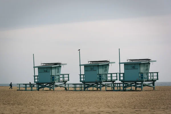 Torres salva-vidas na praia, em Venice Beach, Los Angeles, Cal — Fotografia de Stock