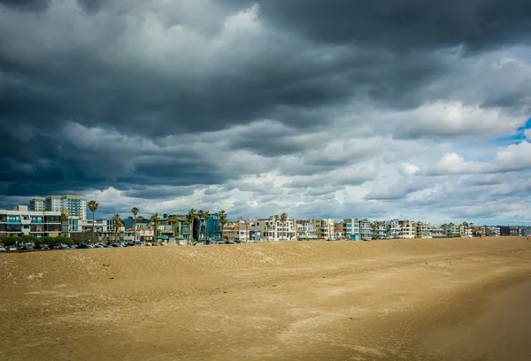 A strand és az épületek Venice Beach, Los Angeles, CA — Stock Fotó