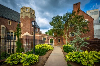 Geçit ve Binalar yeni h Yale Üniversitesi'nde bahçeleri
