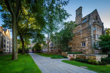 Güney Binası Berkeley College ve Yale Uni bir geçit