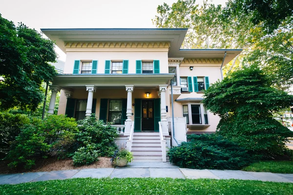 House on the campus of Yale University, in New Haven, Connecticu — Stock Photo, Image