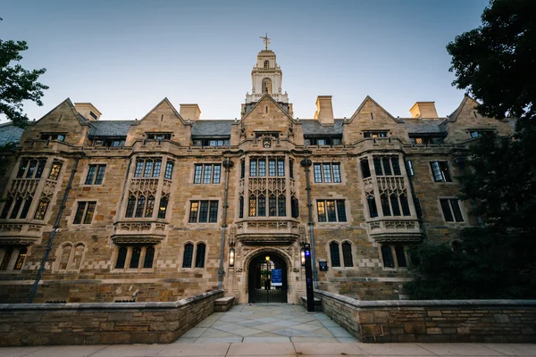 O edifício da Faculdade Davenport na Universidade de Yale, em New Haven , — Fotografia de Stock