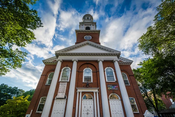 Enade kyrkan på gräsplanen i centrala New Haven, Connecticut. — Stockfoto