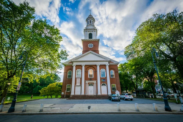 Enade kyrkan på gräsplanen i centrala New Haven, Connecticut. — Stockfoto