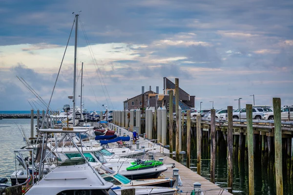 Båtar dockad i Provincetown Harbor, i Provincetown, Cape Cod, — Stockfoto