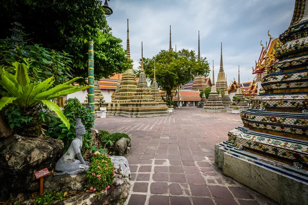 A történelmi Wat Pho buddhista templom, Bangkok, Thaiföld. — Stock Fotó