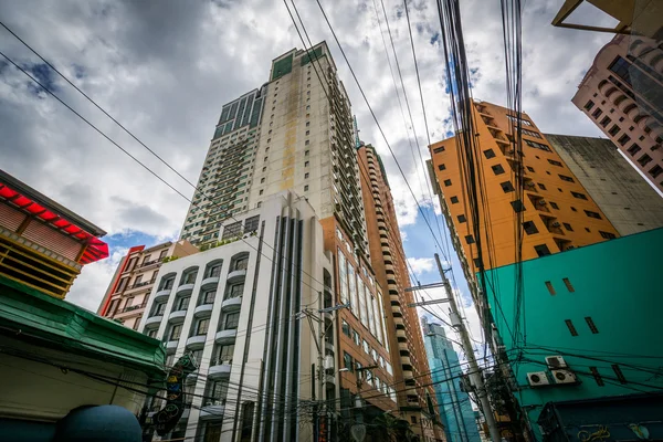 Buildings in Poblacion, Makati, Metro Manila, The Philippines. — Stock Photo, Image
