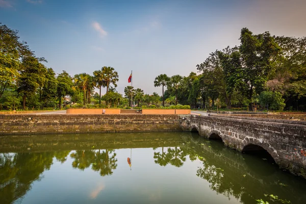 Wassergraben bei Sonnenuntergang, am Fort Antiago, Intramuros, Manila, die Phili — Stockfoto