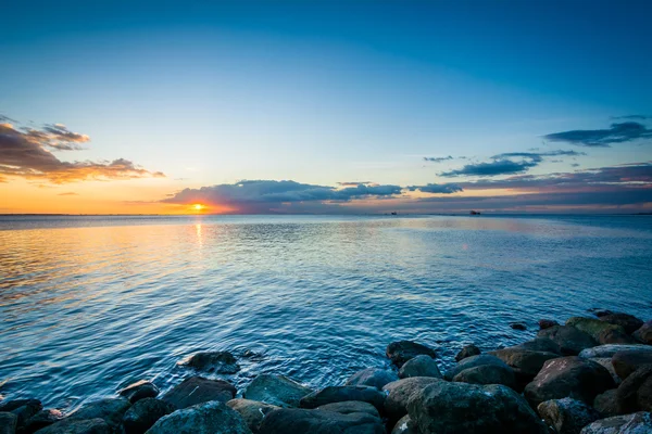 Puesta de sol sobre la bahía de Manila, vista desde Pasay, Metro Manila, The Phili — Foto de Stock