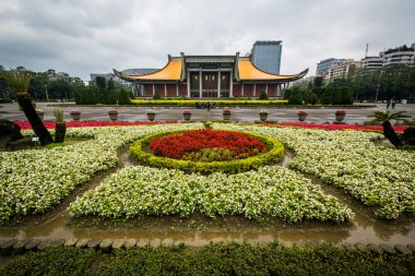 Bahçeleri ve ulusal Sun Yat-sen Memorial Hall Xinyi içinde 