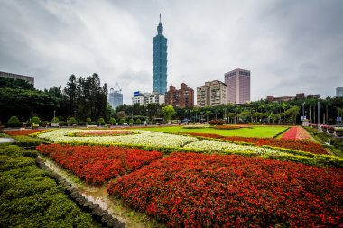 Ulusal Sun Yat-sen Memorial Hall ve Taipei 101 bahçeleri