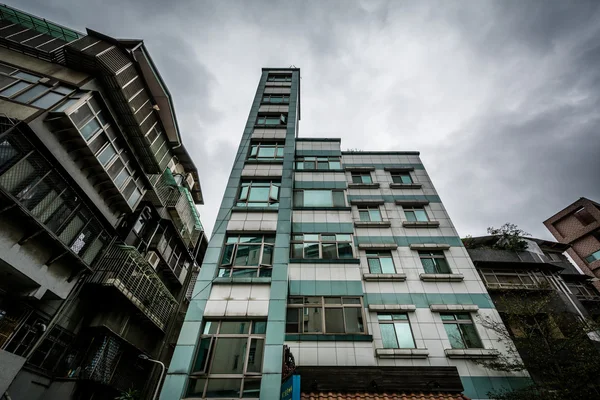 Edificios cerca de Dongmen, en el distrito Da 'an, de Taipei, Taiwán — Foto de Stock