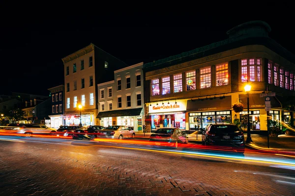 Byggnader och trafik på Main Street på natten, i Annapolis, Mar — Stockfoto