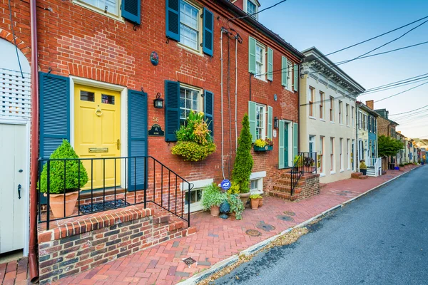 Casas históricas y una calle en Annapolis, Maryland . — Foto de Stock