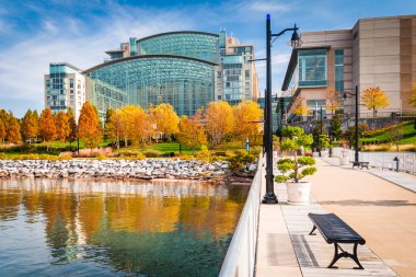 Autumn color and the Gaylord National Resort, seen from a pier i