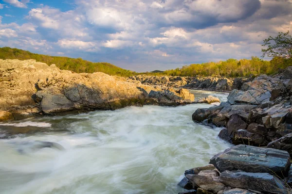 Rapids in the Potomac River at Great Falls Park, Virginia. — Stock Photo, Image