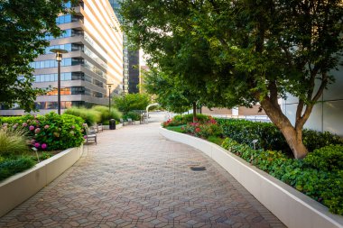 Bahçeleri ve modern binalar, yol özgürlük Park'ta Ro