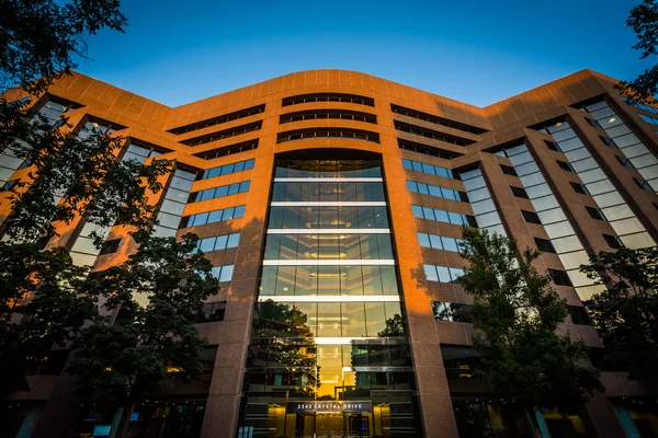 Modern gebouw in de stad van kristal, Arlington (Virginia). — Stockfoto