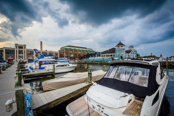 Barche attraccate sul lungomare del fiume Potomac, ad Alessandria, Vir — Foto Stock