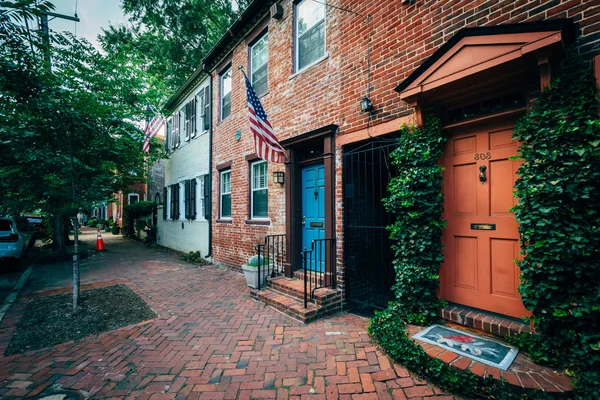 Régi tégla családi házak, az Old Town Alexandria, Virginia. — Stock Fotó