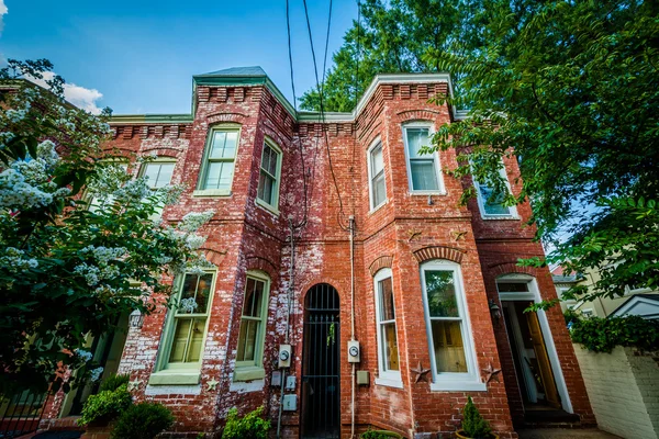 Old brick houses in the Old Town of Alexandria, Virginia. — Stock Photo, Image