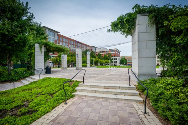 Espacio abierto en John Carlyle Square, en Alexandria, Virginia . — Foto de Stock