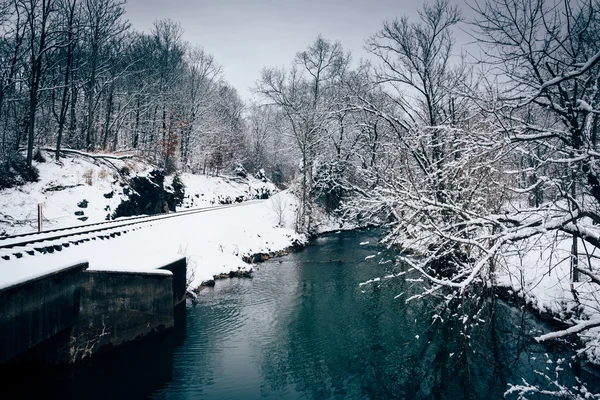 A snow covered railroad track and creek in rural Carroll County, — Stock Photo, Image