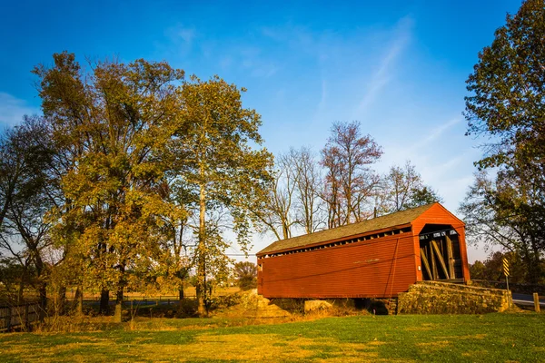 Loy's Station Covered Bridge, in rural Frederick County, Marylan — Stock Photo, Image