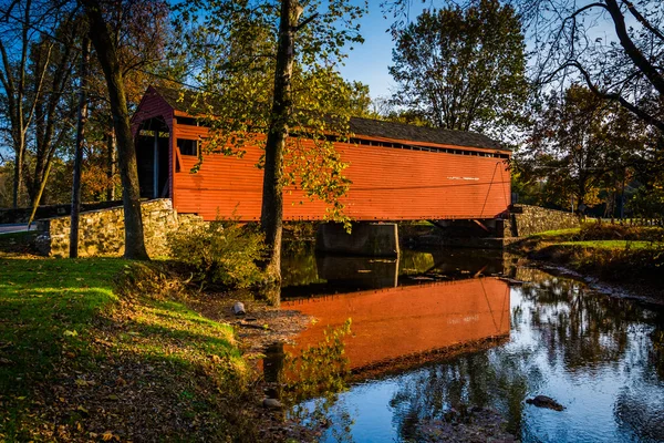 Loy's Station Covered Bridge, in rural Frederick County, Marylan — Stock Photo, Image